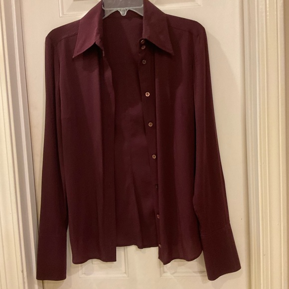 Gucci Long Sleeve Button Front, Fold Down Collar, Maroon Blouse, Size 44 / Small - Picture 2 of 14